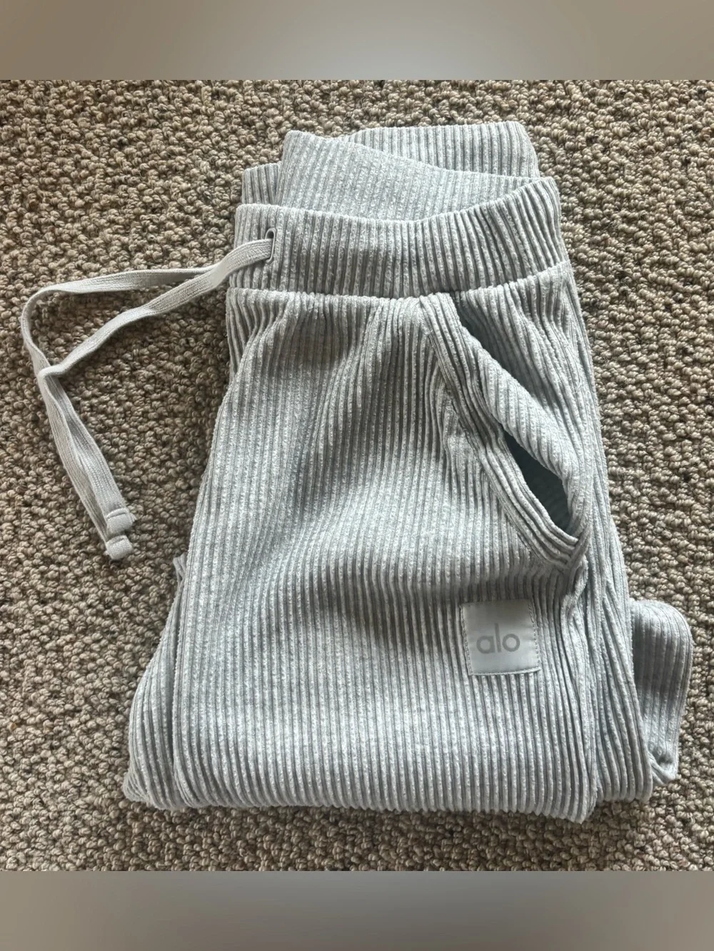 ALO Yoga Muse Sweatpants, Gray- size small